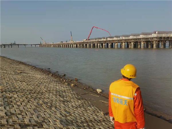 湖南拓天路橋工程機(jī)械有限公司,湖南路橋設(shè)施設(shè)計(jì),湖南路橋設(shè)施銷售,路橋建設(shè)